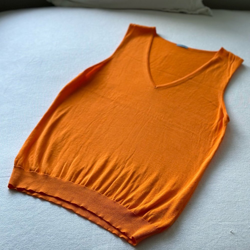 Luxurious Comfort: Malo Firenze V-Neck Sweater (New Without Tags!)